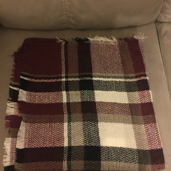 Two Checkered Shawl Wraps - Picture 3 of 6